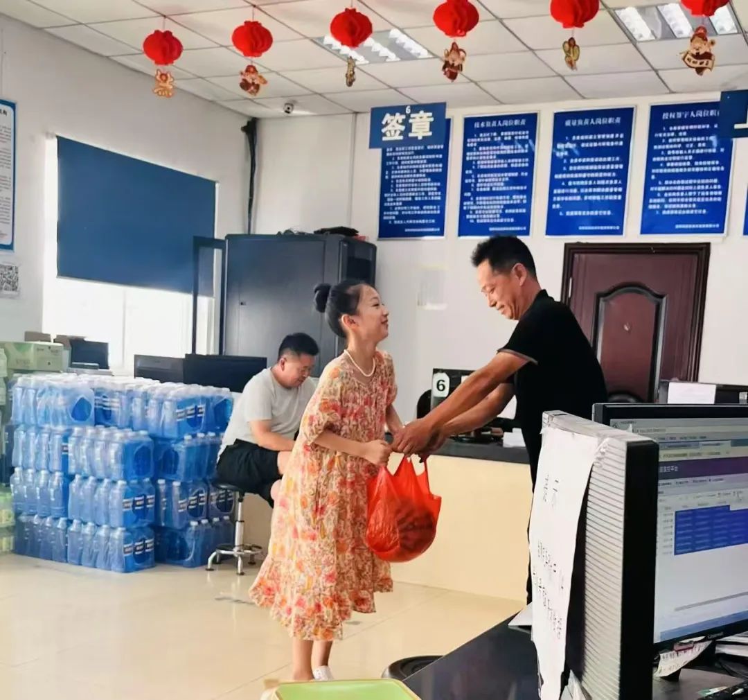暖心服務贏贊譽 小小西瓜顯真情
